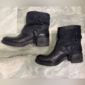 Vera Wang boots